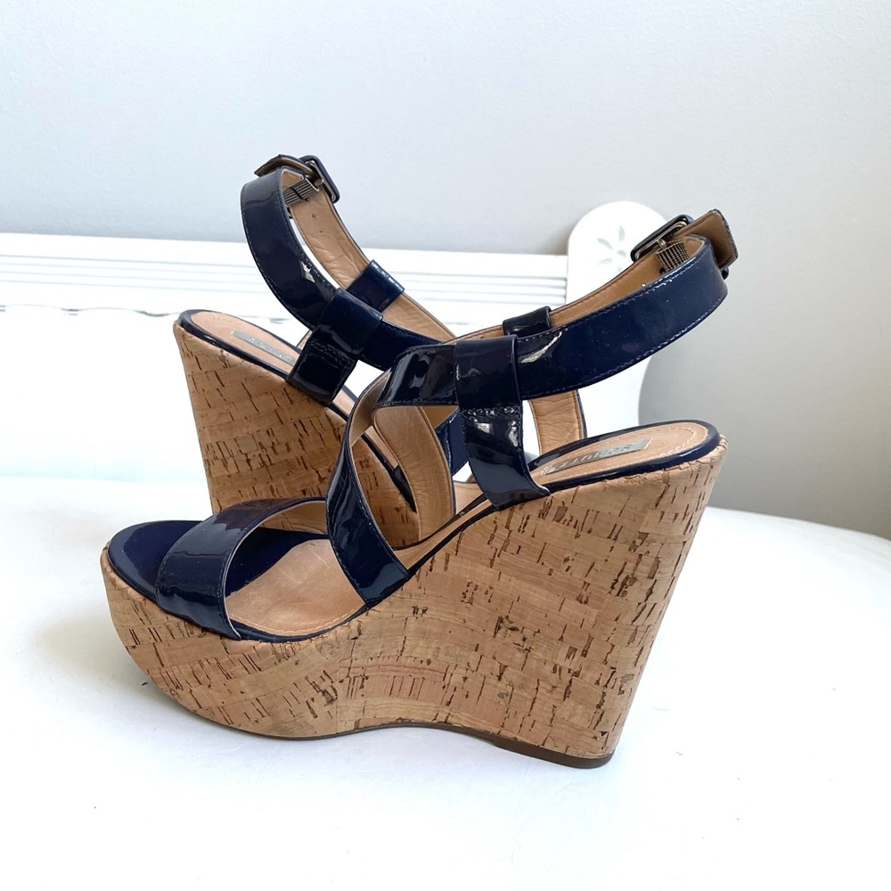 SCHUTZ NAVY BLUE PATENT CORK WEDGE HEELS STRAP BUCKLE OPEN TOE SANDAL